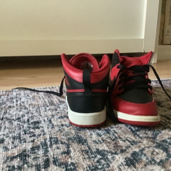 Jordan 1 Mid Reverse Bred - 640734-660 - Picture 3 of 5